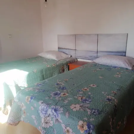 Comfortable House With Sea View In Sao Roque do Pico