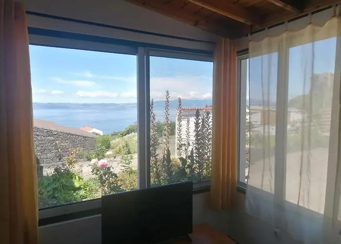 Nyaraló Comfortable House With Sea View In São Roque do Pico