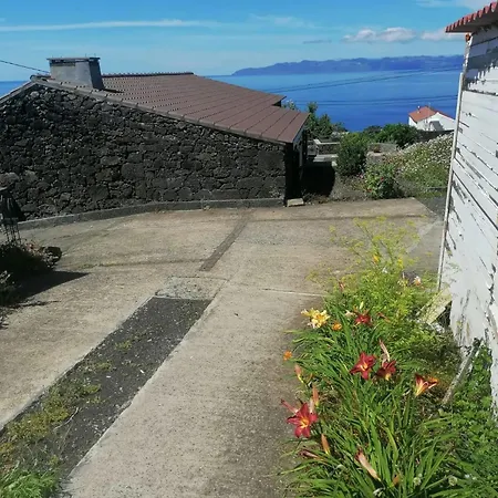 Comfortable House With Sea View In