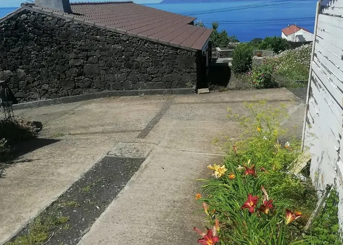 Comfortable House With Sea View In